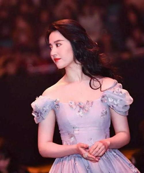 热门瓜女子,揭秘网络红人的崛起与争议