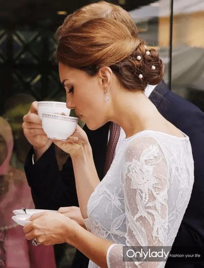 喝茶叶的明星网红,明星网红的茶饮时尚之旅”