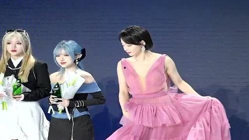 明星网红同台假唱,明星网红同台引热议