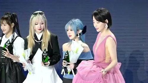 明星网红同台假唱,明星网红同台引热议