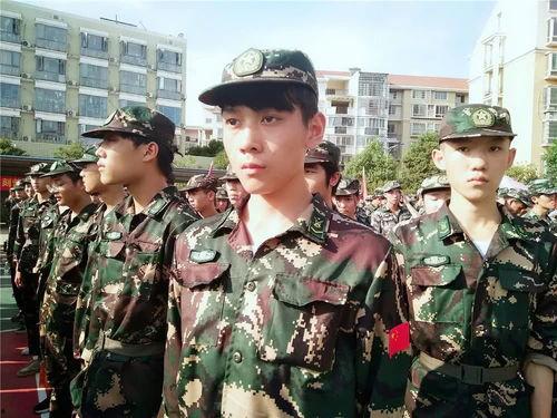 网曝吃瓜爆料军训是真的吗,吃瓜爆料背后的真实情况