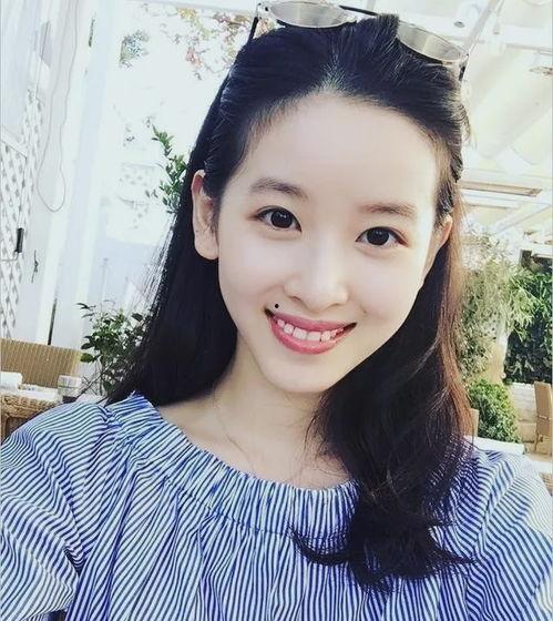 网红爆料吃瓜大舅子前妻,大舅子前妻的真实生活，吃瓜群众纷纷围观