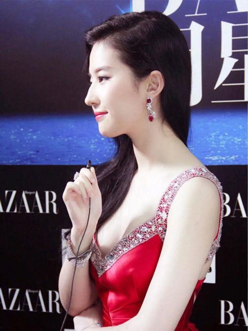 明星网红戴的牌,明星网红们的时尚牌饰潮流解析