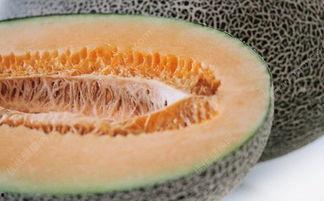 吃哈密瓜舌头黑怎么回事,哈密瓜致舌头变黑之谜揭晓