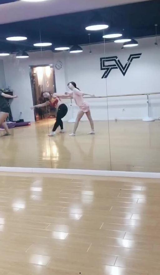 吃瓜舞蹈热门视频教学,轻松学会热门舞蹈动作