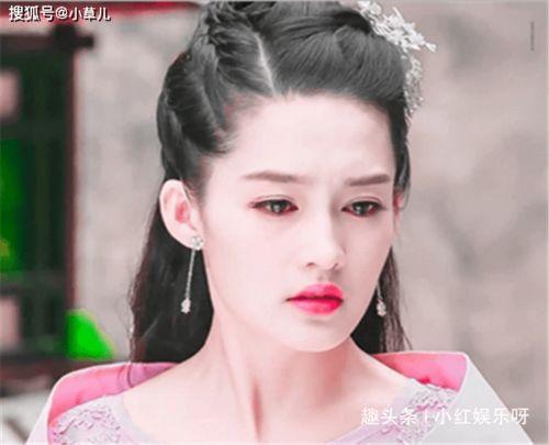 女明星网红扮演角色,从荧幕到网络，她如何塑造全新角色？