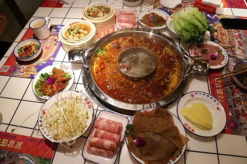 明星网红吃牛肉火锅,牛肉火锅盛宴狂欢现场