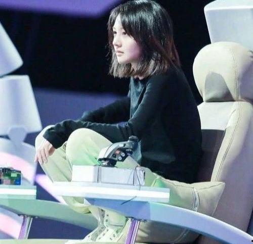 明星网红凳子叫什么,潮流新宠，一坐倾心