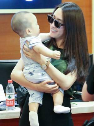 明星网红抱婴儿视频